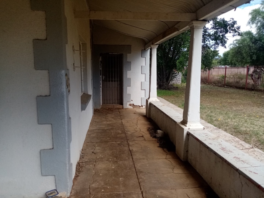 4 Bedroom Property for Sale in Petrusburg Free State